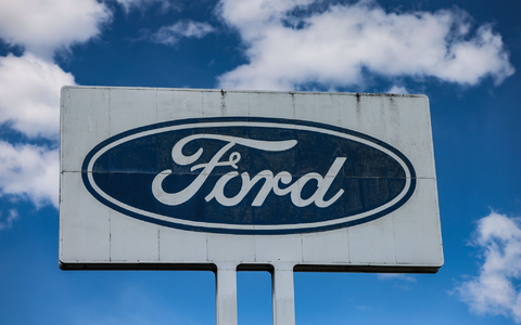 Das Angebot an neuen Ford-Fahrzeugen - hier auf einem Parkplatz auf dem Kölner Werksgelände - ist groß, die Nachfrage hält sich aber in Grenzen.  - Foto: Oliver Berg/dpa