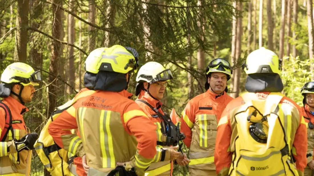 FW Celle: Gemeinsamer Zugdienst der GFFF-V Niedersachsen in Hustedt - Bild: presseportal.de