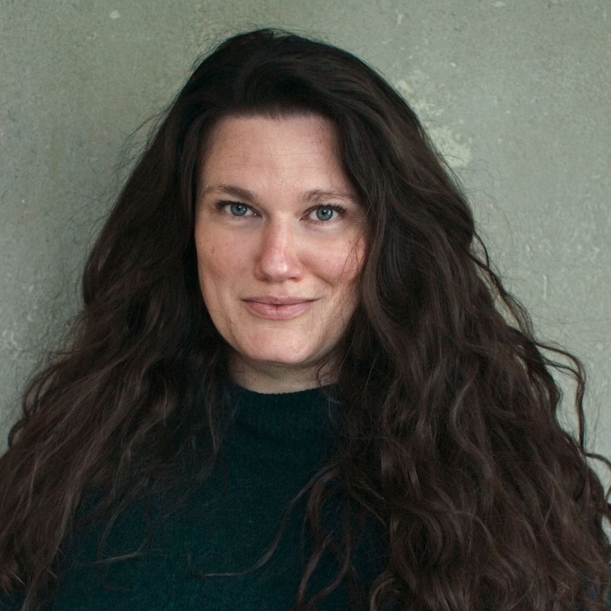 Mascha Schilinski hat es mit ihrem zweiten Spielfilm in den Wettbewerb von Cannes geschafft (undatierte Aufnahme). - Foto: Fabian Gamper/Zentral Studio/dpa