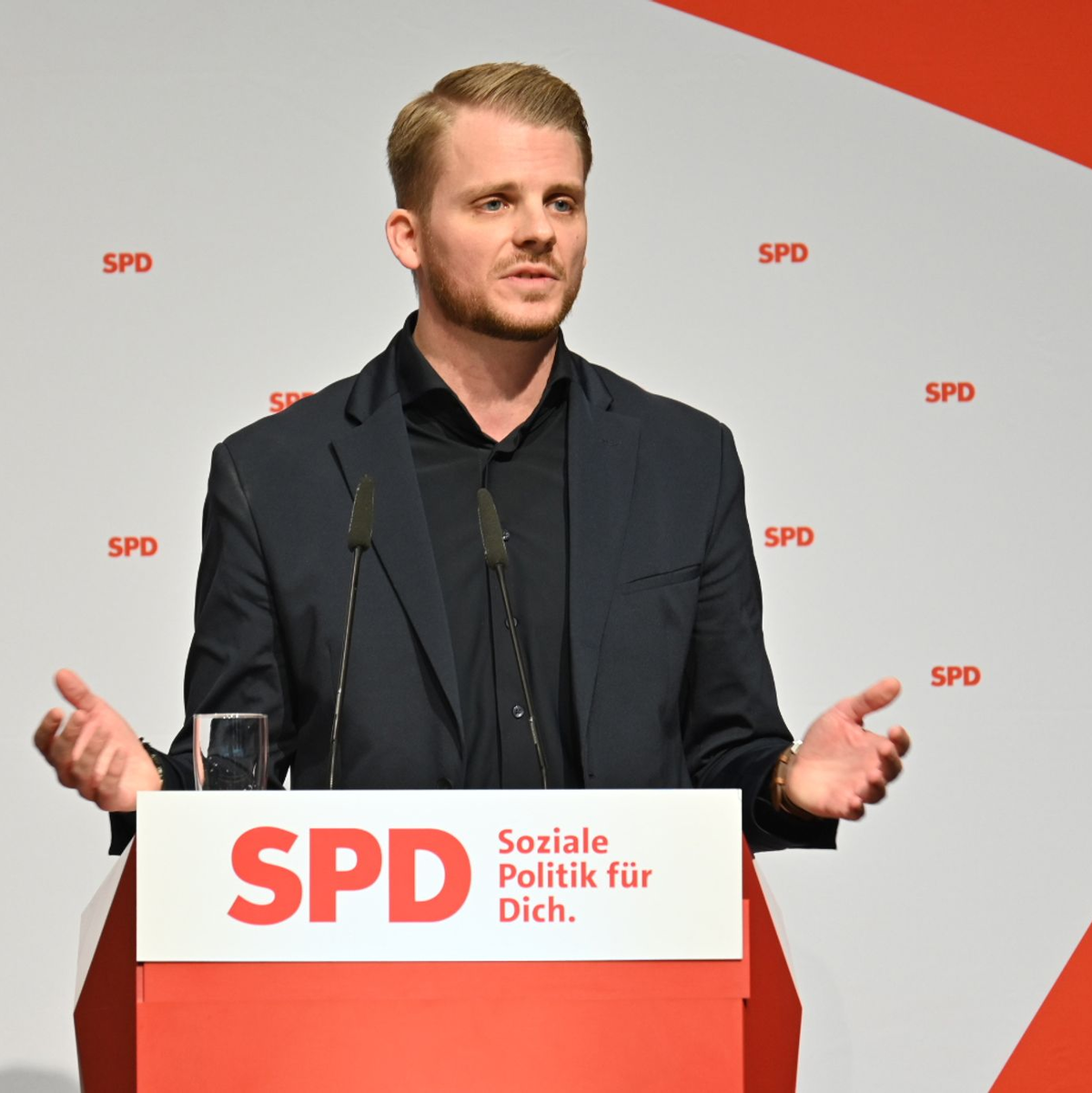 Tim Klüssendorf will an vorderster Front für die SPD kämpfen. - Foto: Felix Müschen/dpa