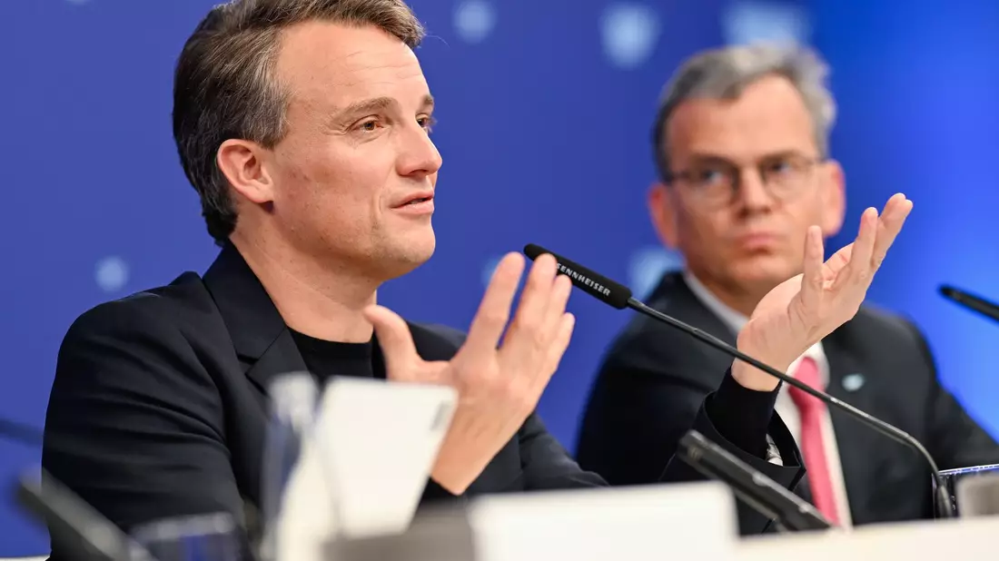 SAP-Chef Klein: Die angepeilte Quote von 40 Prozent in der Belegschaft werde aufgegeben, heißt es in einer internen E-Mail. (Archivbild) - Bild: Uwe Anspach/dpa