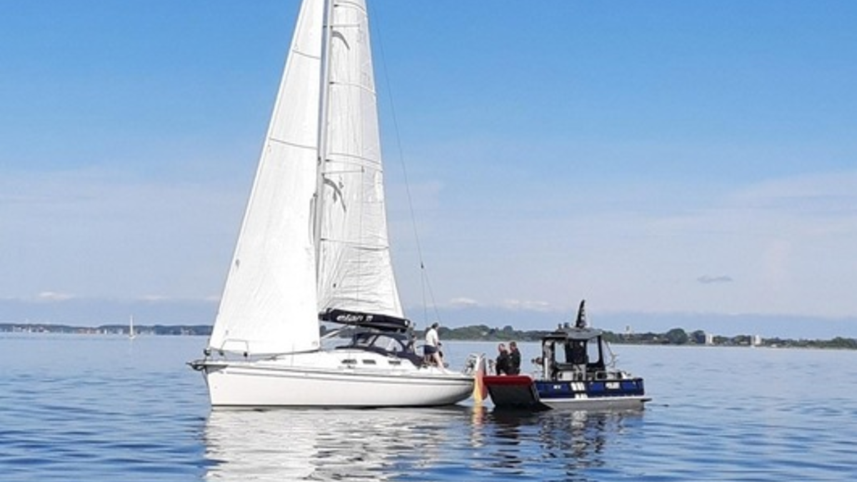 BPOL-FL: Ostseebad - Kontrolle eines Seglers - Bundespolizisten verhaften gesuchten Mann - Foto: presseportal.de