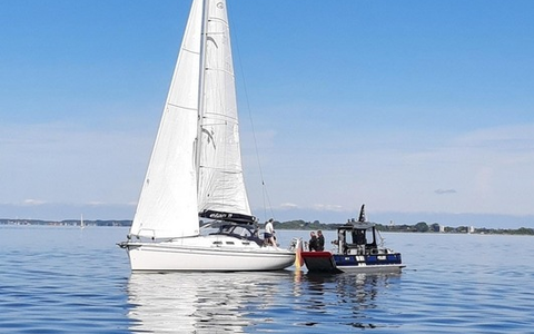 BPOL-FL: Ostseebad - Kontrolle eines Seglers - Bundespolizisten verhaften gesuchten Mann - Foto: presseportal.de BPOL-FL: Ostseebad - Kontrolle eines Seglers - Bundespolizisten verhaften gesuchten Mann - Foto: presseportal.de