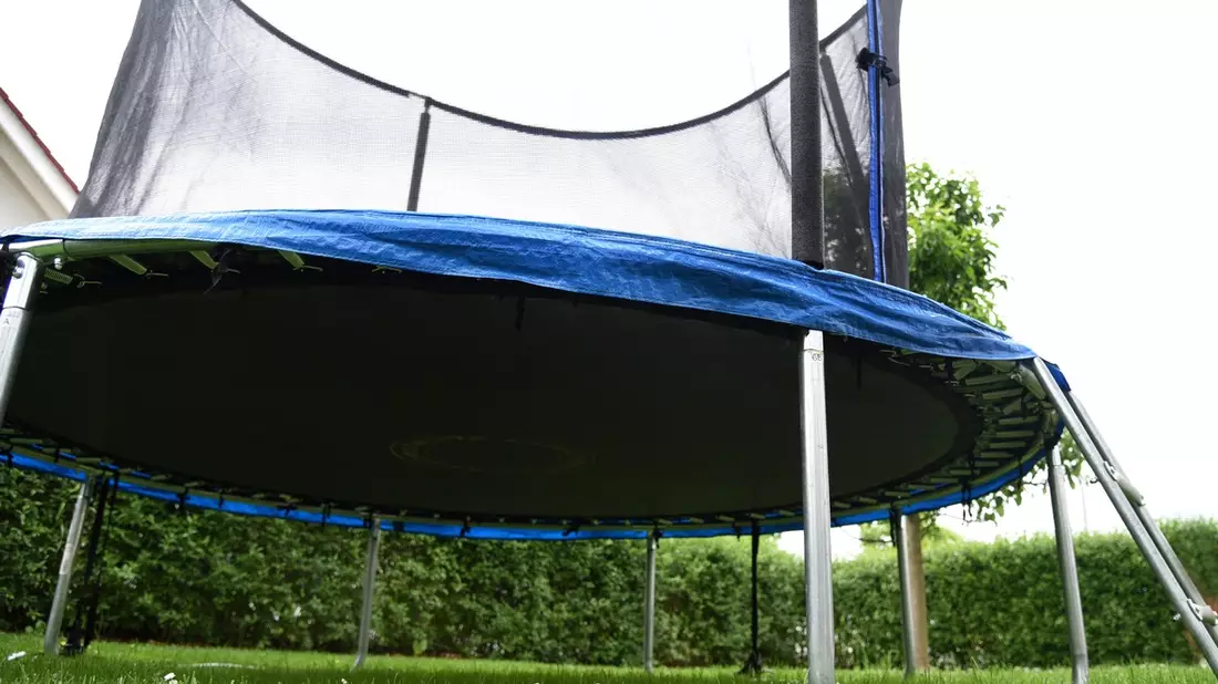 TÜV SÜD gibt Tipps für sichere Gartentrampoline - Bild: presseportal.de