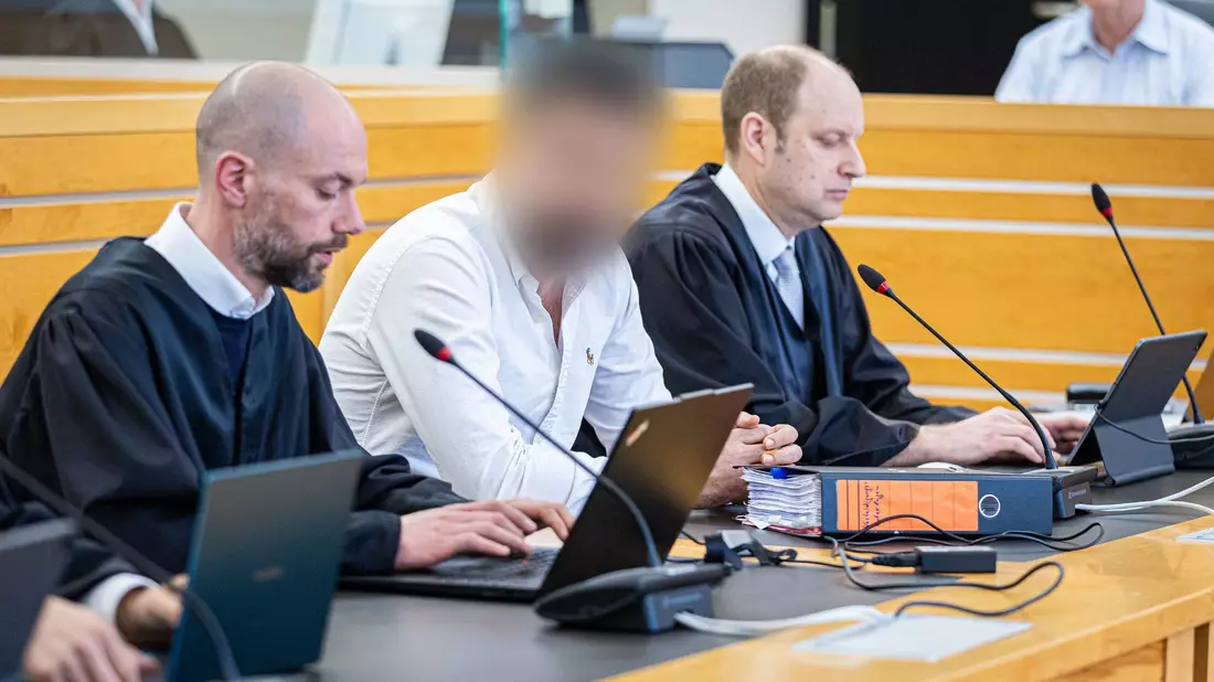 Der wegen des Verdachts der Bestechlichkeit inhaftierte Staatsanwalt bestreitet, von einer Drogenbande Geld angenommen zu haben. (Archivbild)  - Bild: Moritz Frankenberg/dpa