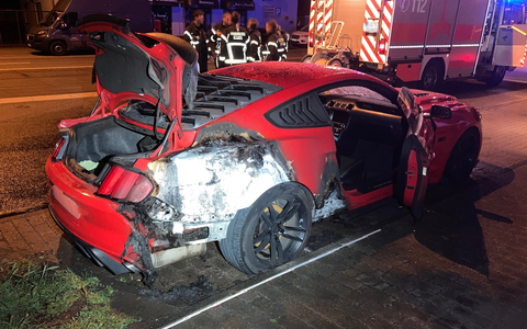 POL-KS: Ford Mustang in Weserstraße in Brand gesetzt: Kripo sucht Zeugen - Foto: presseportal.de