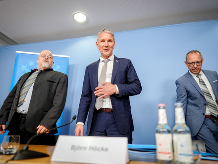 Höcke sieht Gutachten auch als wichtig für Rechtsstreit der Bundes-AfD. - Foto: Kay Nietfeld/dpa