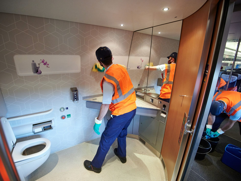 Unpünktliche Züge sind nicht das Einzige, das Fahrgäste stört. (Archivbild) - Foto: Bernd Thissen/dpa