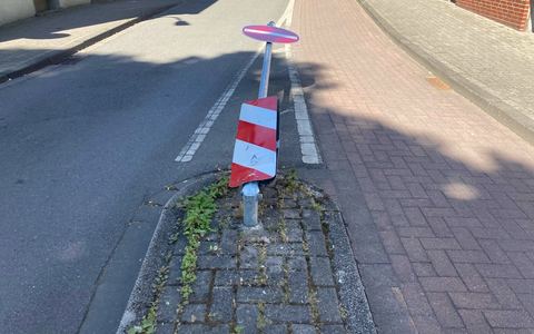 POL-COE: Coesfeld, Hohe Lucht/ Lkw fährt Mast um - Foto: presseportal.de