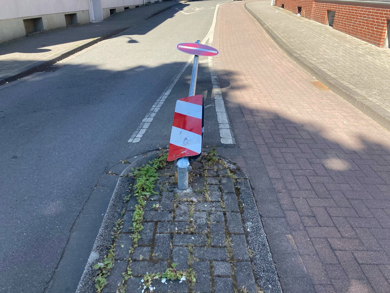 POL-COE: Coesfeld, Hohe Lucht/ Lkw fährt Mast um - Foto: presseportal.de