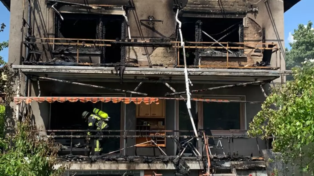 FW Ludwigshafen: Gebäudebrand in Ludwigshafen-Oggersheim - Bild: presseportal.de