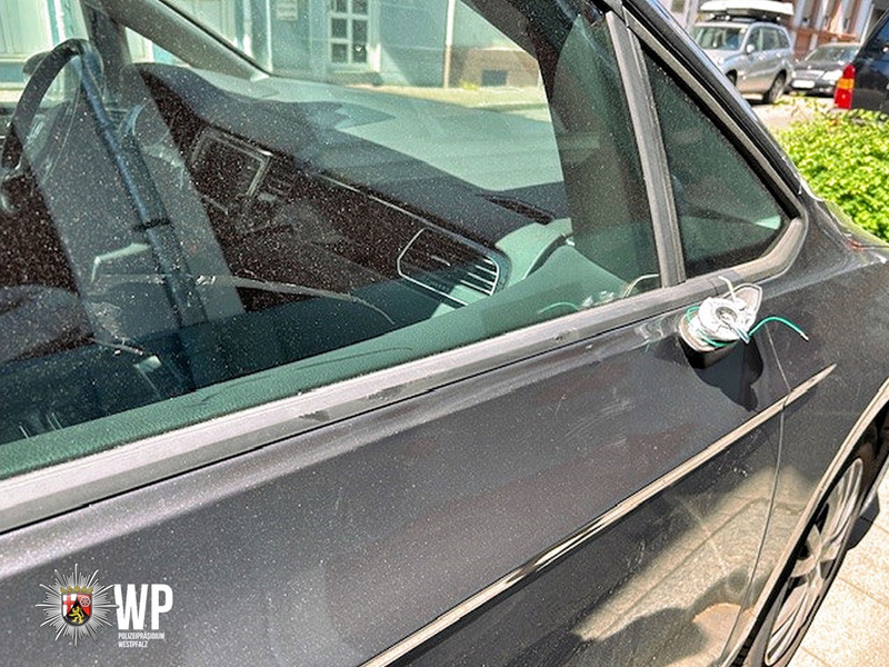 POL-PDKL: Wer hat den Spiegel abgerissen? - Foto: presseportal.de