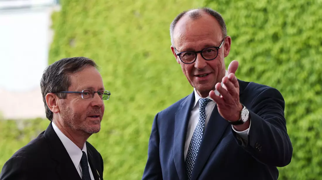 Israels Präsident Herzog schaut auch beim neuen Kanzler Merz vorbei. - Bild: Hannes P. Albert/dpa