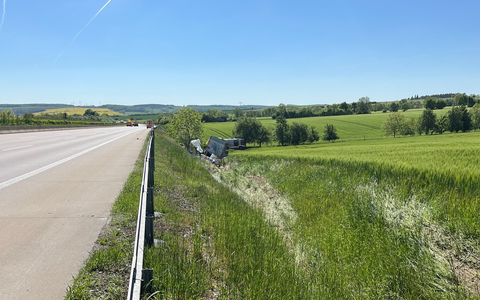 API-TH: Vollsperrung nach Lkw-Unfall mit Gefahrgut - Foto: presseportal.de