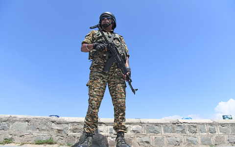 Zwischen Indien und Pakistan gilt seit Samstag eine Waffenruhe - die wohl durch US-Druck im Bereich der Handelspolitik entstanden ist. - Foto: Basit Zargar/ZUMA Press Wire/dpa Zwischen Indien und Pakistan gilt seit Samstag eine Waffenruhe - die wohl durch US-Druck im Bereich der Handelspolitik entstanden ist. - Foto: Basit Zargar/ZUMA Press Wire/dpa