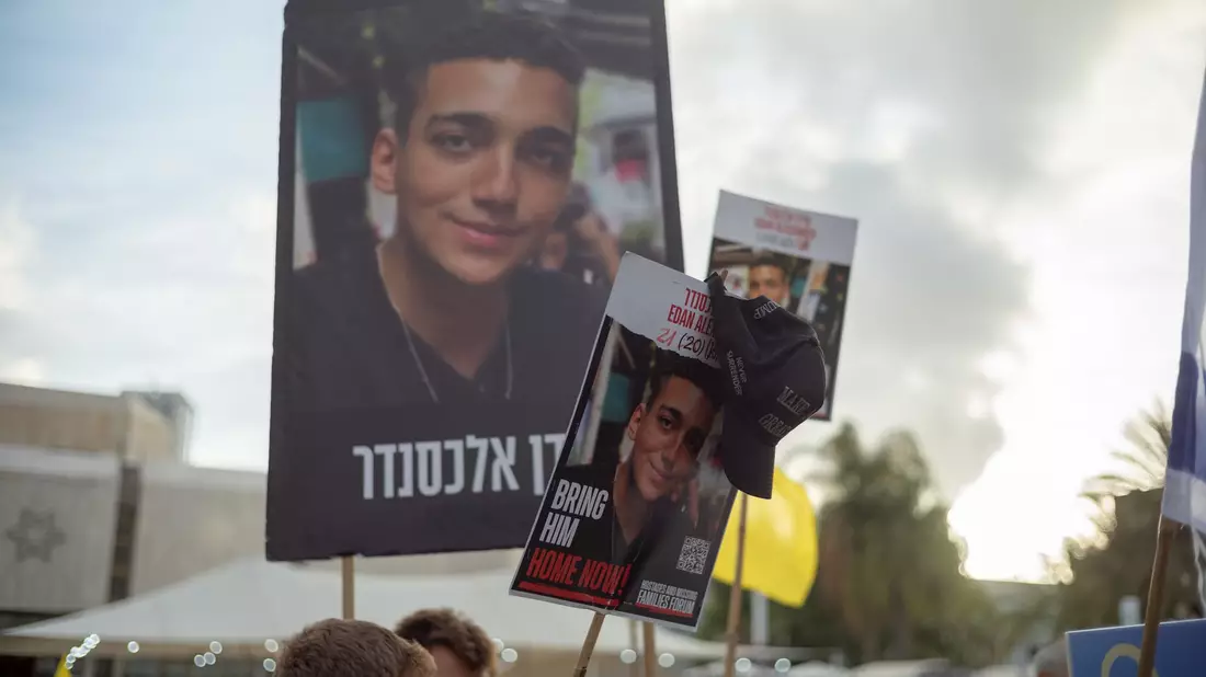 Der Soldat Edan Alexander wurde am 7. Oktober 2023 während des Hamas-Massakers von einem Militärstützpunkt entführt. - Bild: Ilia Yefimovich/dpa