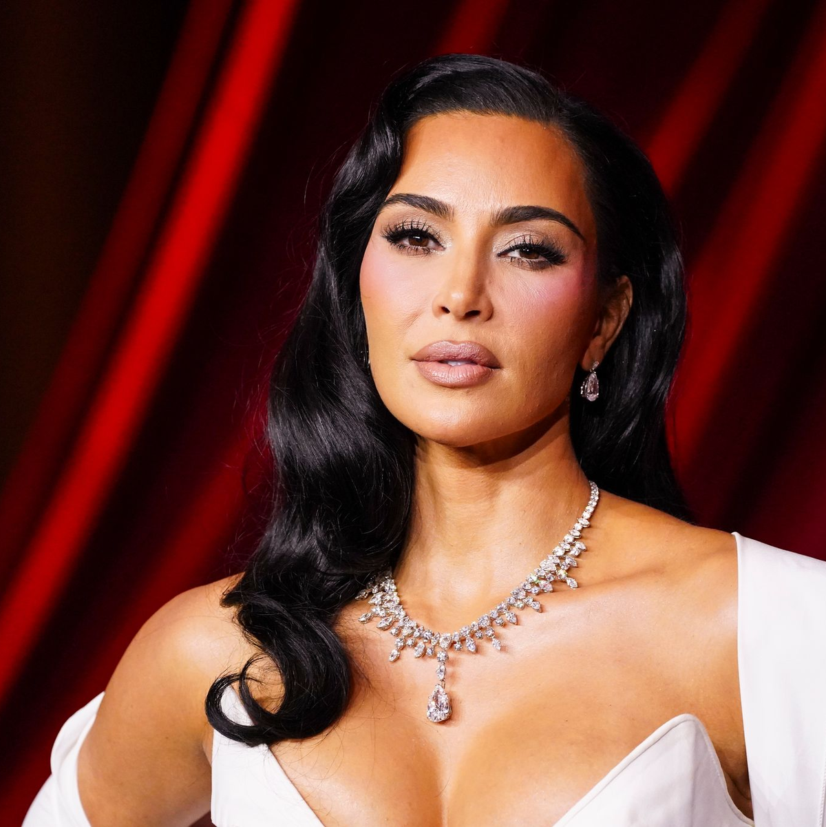 Vor Gericht in Paris wird Kim Kardashian den Männern gegenüberstehen, die nach Überzeugung der Anklage für den Überfall auf sie in einem Pariser Hotel 2016 verantwortlich sind. (Archivbild)  - Foto: Jordan Strauss/Invision/AP/dpa