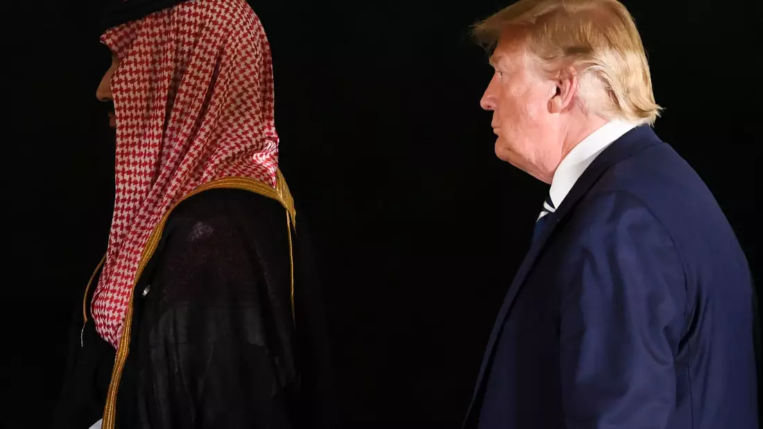 In Riad trifft Donald Trump auf einen mächtigen Mann, der zwar nur genau halb so alt ist wie er, mit dem ihn ansonsten aber einiges verbindet: Saudi-Arabiens Thronfolger Mohammed bin Salman. (Archivbild) - Bild: Lukas Coch/AAP/dpa