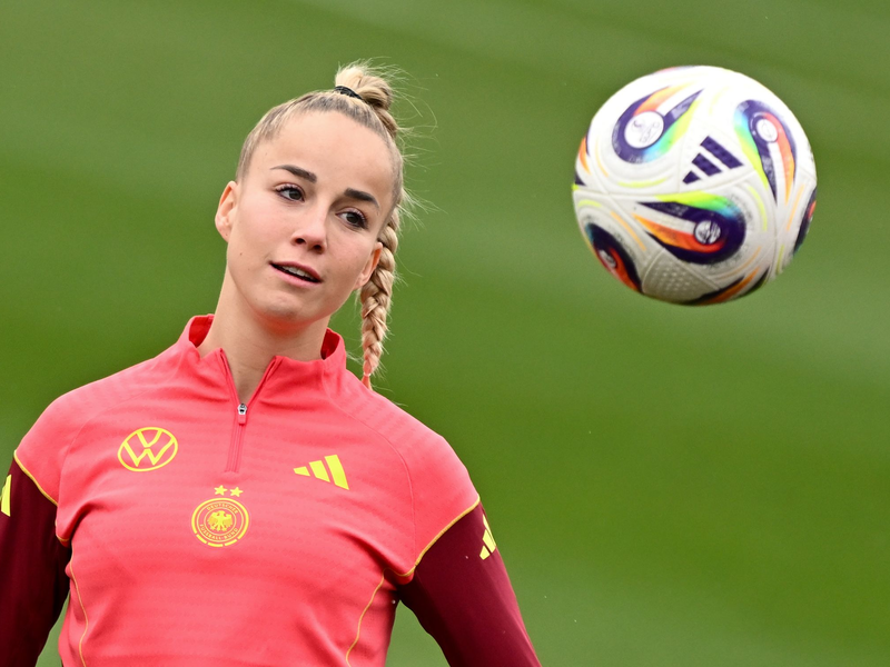 Deutsche Fußballerinnen waren in den vergangenen Jahrzehnten außerordentlich erfolgreich. Eine davon ist Giulia Gwinn. (Archivfoto) - Foto: Arne Dedert/dpa