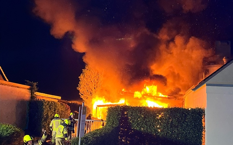 POL-SO: Werl-Büderich - Carport und Fahrzeuge durch Brand beschädigt - Foto: presseportal.de