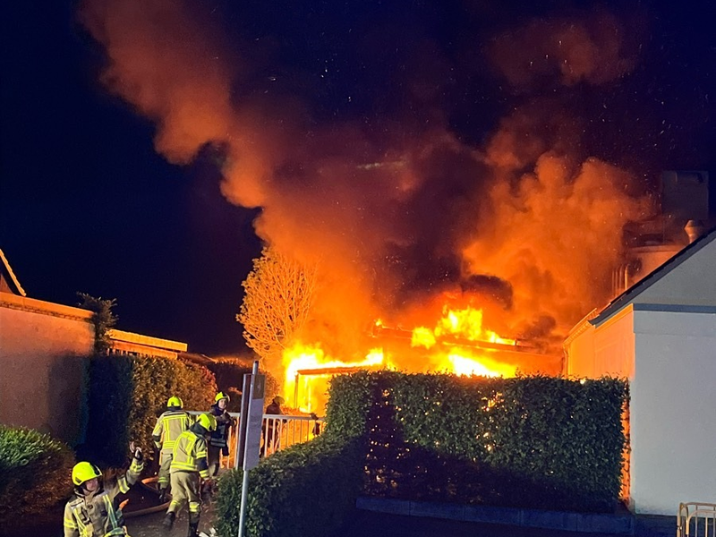 POL-SO: Werl-Büderich - Carport und Fahrzeuge durch Brand beschädigt - Foto: presseportal.de