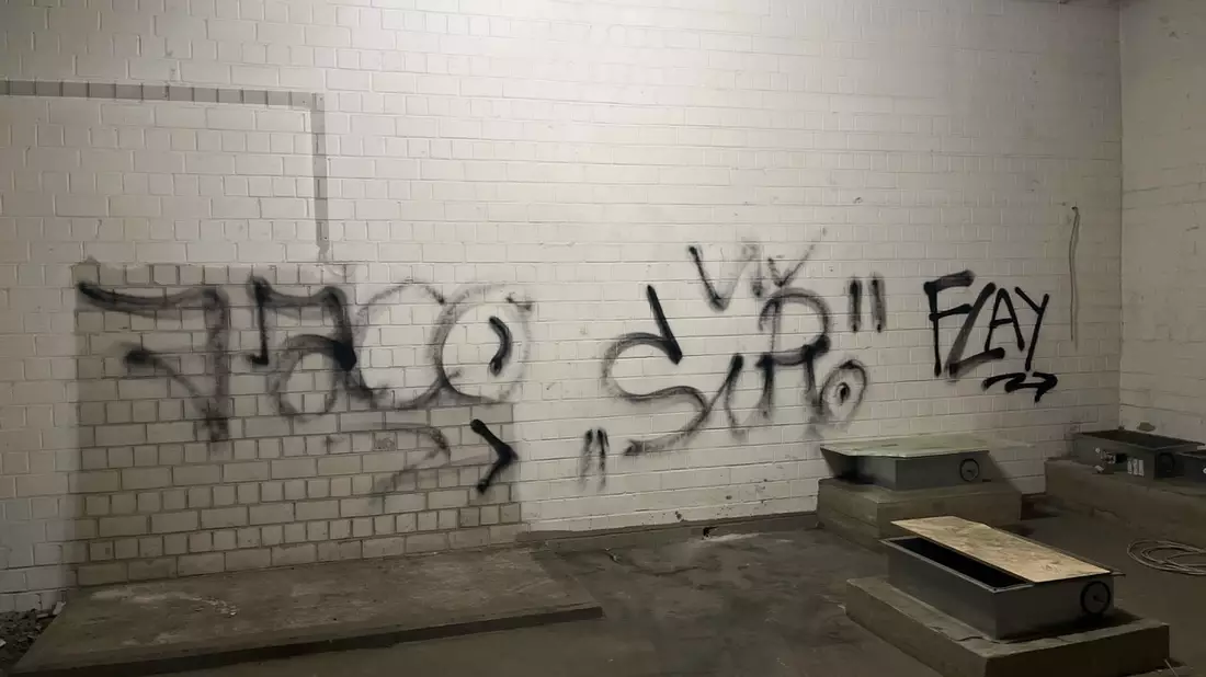 POL-RBK: Overath - Graffiti am Schulzentrum - Bild: presseportal.de