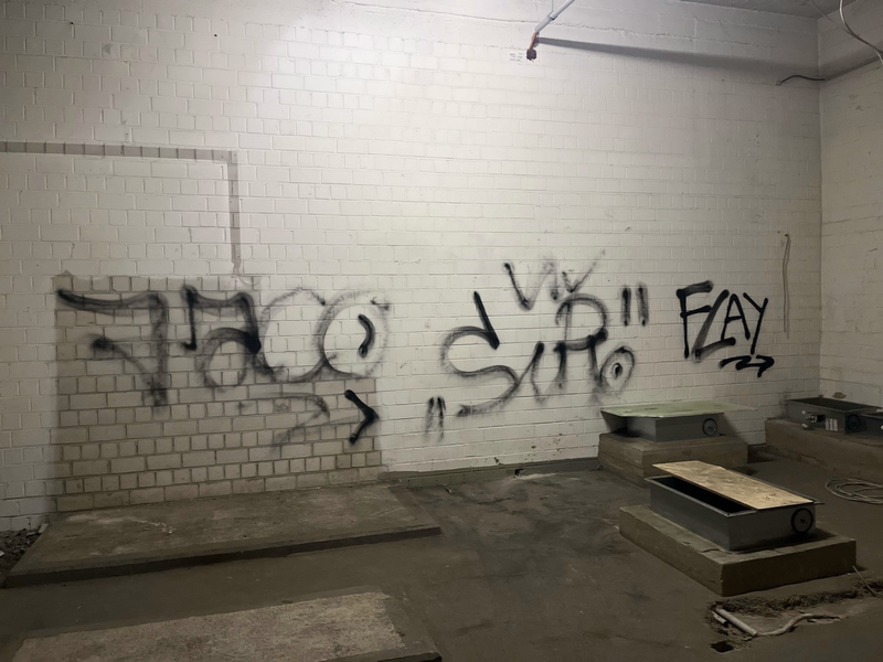 POL-RBK: Overath - Graffiti am Schulzentrum - Foto: presseportal.de