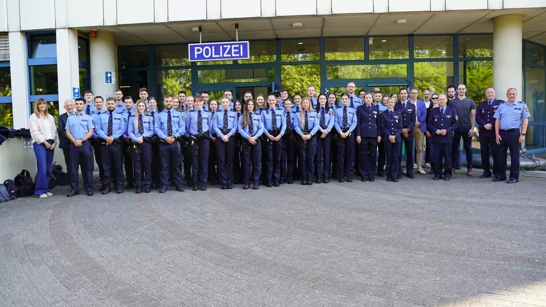 POL-PPMZ: 36 neuen Polizistinnen und Polizisten starten ihren Dienst im Polizeipräsidium Mainz - Bild: presseportal.de