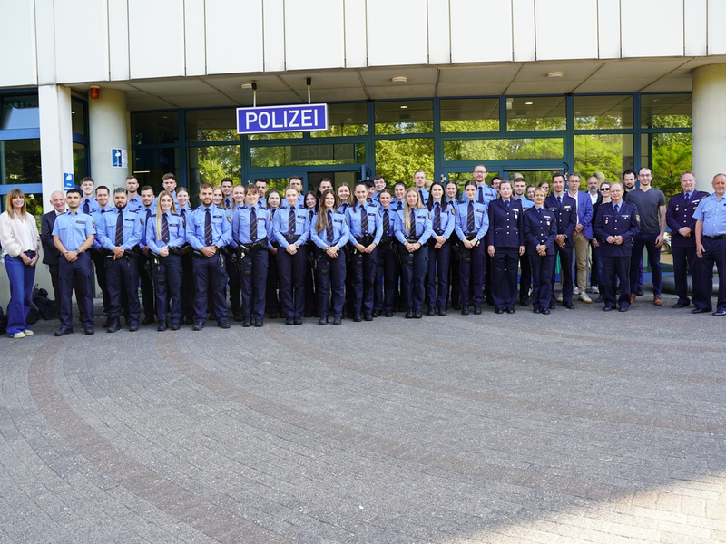POL-PPMZ: 36 neuen Polizistinnen und Polizisten starten ihren Dienst im Polizeipräsidium Mainz - Foto: presseportal.de