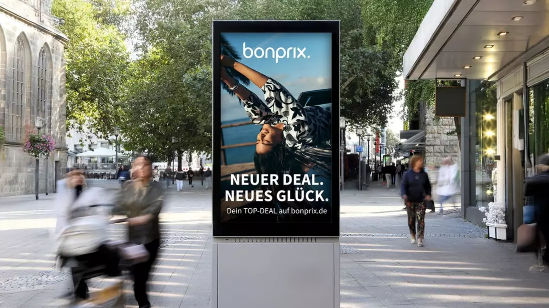 Neue Sommerkampagne von bonprix: Fashion Brand setzt Glücksmomente emotional in Szene - Bild: presseportal.de