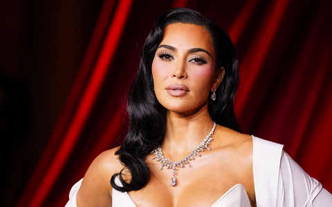 Vor Gericht in Paris wird Kim Kardashian zu ihrer Aussage zu einem Überfall auf sie in einem Pariser Hotel 2016 erwartet. (Archivbild)  - Foto: Jordan Strauss/Invision/AP/dpa