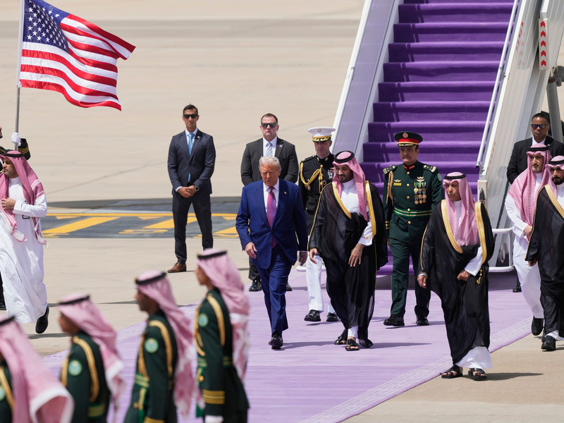 US-Präsident Trump wurde in Riad mit militärischen Ehren empfangen.  - Foto: Alex Brandon/AP/dpa