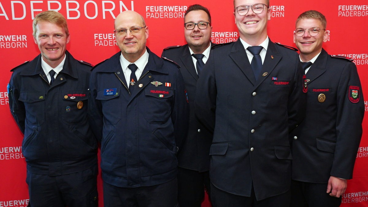 FW-PB: Jugendfeuerwehren sind ein starkes Fundament für die Feuerwehren in der Region / Ehrungen bei der Delegiertenversammlung in Paderborn - Foto: presseportal.de