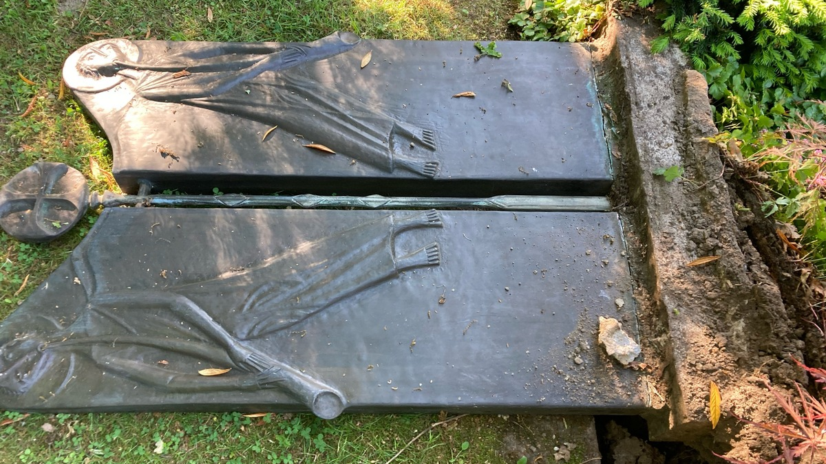 POL-ME: Versuchter Grabstein-Diebstahl - 2505056 - Foto: presseportal.de