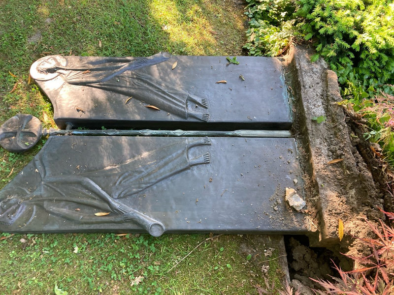 POL-ME: Versuchter Grabstein-Diebstahl - 2505056 - Foto: presseportal.de