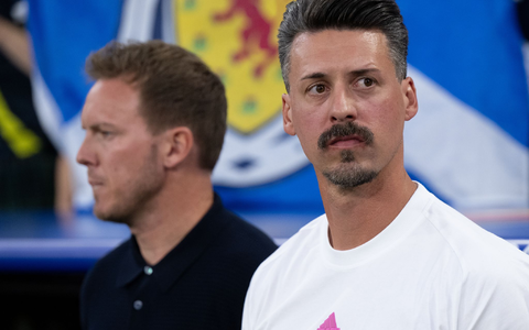 Sandro Wagner (r) hat mehrere Optionen für seine Zukunft. - Foto: Sven Hoppe/dpa