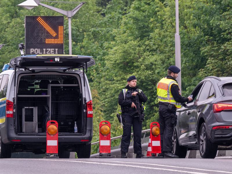 Für die Bundespolizei gab es vergangene Woche neue Anweisungen, was die Grenzkontrollen und die Zurückweisung auch von Asylsuchenden betrifft. (Archivfoto) - Foto: Peter Kneffel/dpa