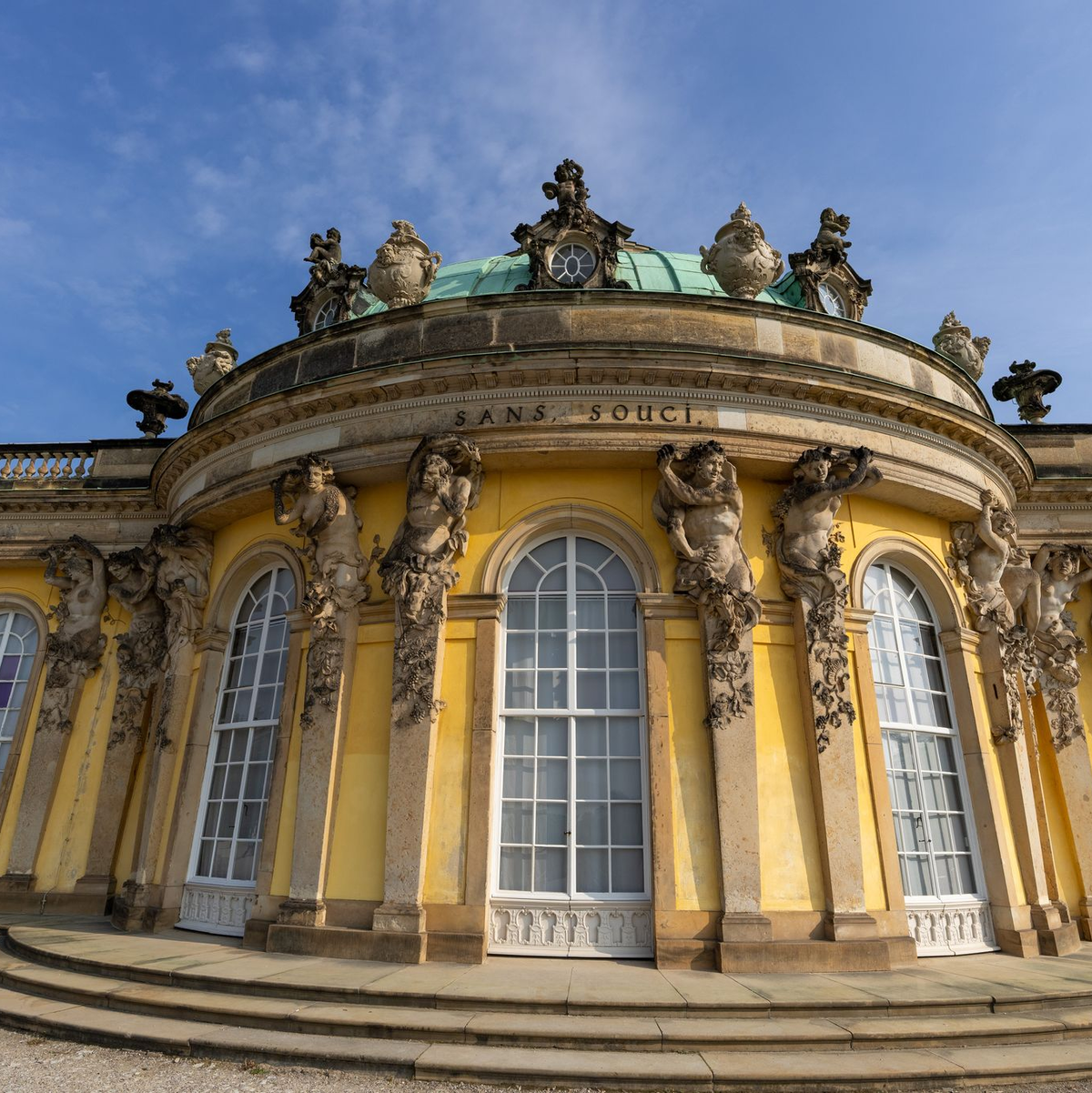 Die Beteiligten an der Einigung über die Kunstschätze der Hohenzollern trafen sich am Dienstag am Potsdamer Schloss Sanssouci. (Archivbild) - Foto: Soeren Stache/dpa/ZB