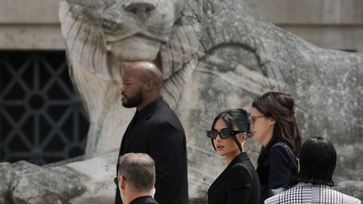 Kardashian blieb bei dem Überfall körperlich unversehrt, erlitt aber einen Schock. - Foto: Aurelien Morissard/AP/dpa