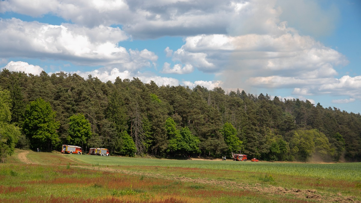 FW LK Neunkirchen: Großer Waldbrand auf dem Kleinen Hirschberg bei Neunkirchen-Kohlhof - Foto: presseportal.de