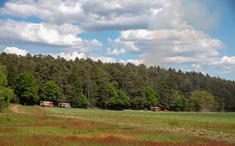 FW LK Neunkirchen: Großer Waldbrand auf dem Kleinen Hirschberg bei Neunkirchen-Kohlhof - Foto: presseportal.de