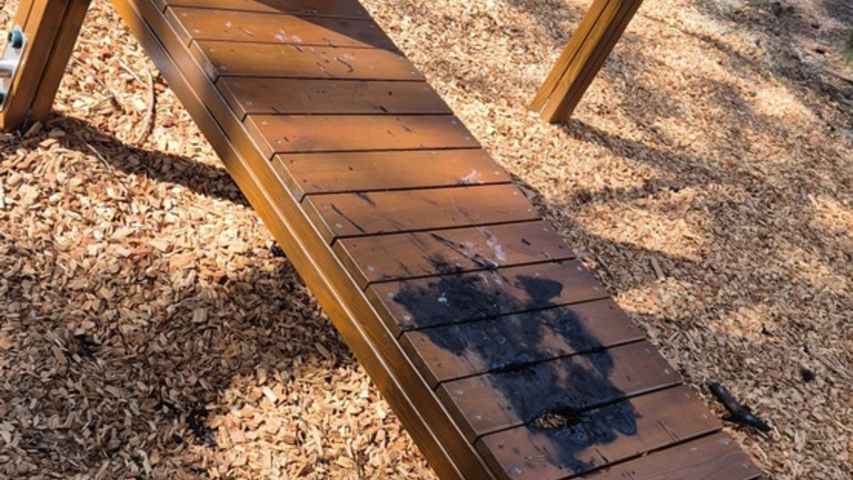 POL-CUX: Sachbeschädigung im 