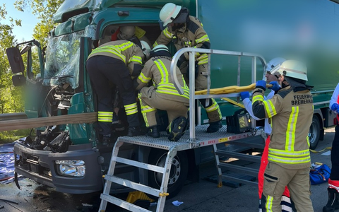 FW Bremerhaven: Verkehrsunfall auf der Autobahn - Foto: presseportal.de