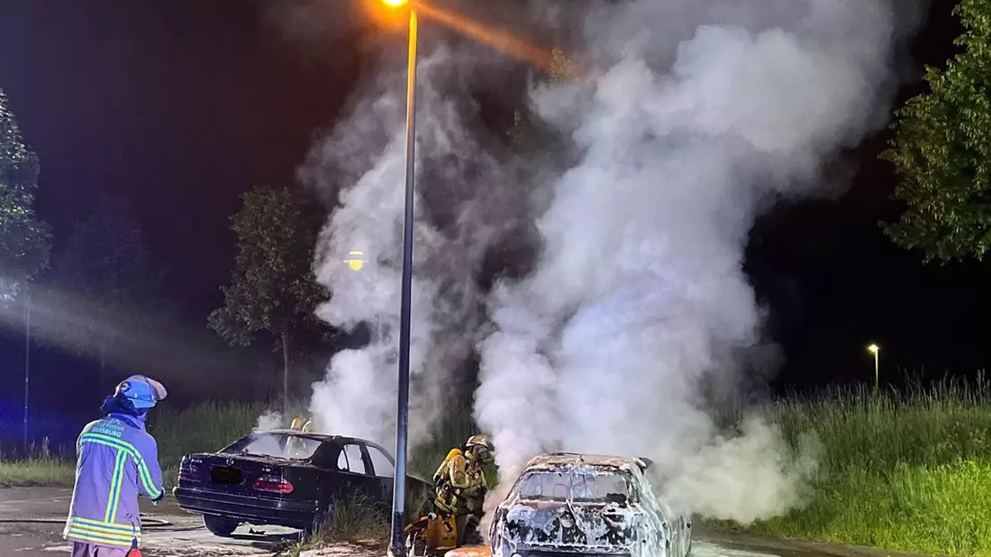 POL-DU: Rheinhausen: Brennende Autos - Zeugensuche - Bild: presseportal.de