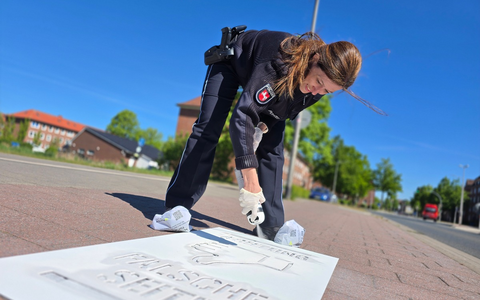 POL-CUX: Richtige Fahrbahnseite - Falsche Fahrbahnseite - Markierungen für Fahrrad- und Pedelec- und andere Verkehrsteilnehmer geben Hinweise zum korrenten Verhalten (Foto im Anhang) - Foto: presseportal.de