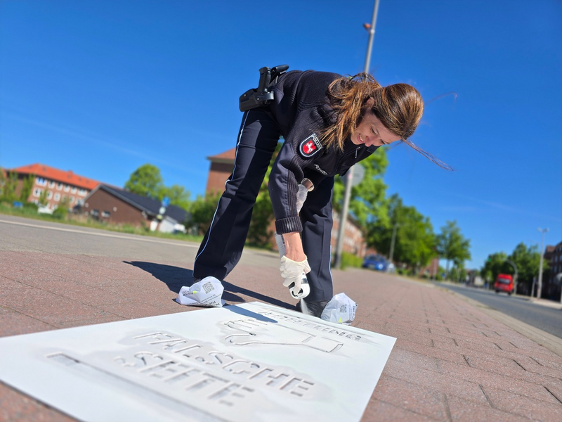 POL-CUX: Richtige Fahrbahnseite - Falsche Fahrbahnseite - Markierungen für Fahrrad- und Pedelec- und andere Verkehrsteilnehmer geben Hinweise zum korrenten Verhalten (Foto im Anhang) - Foto: presseportal.de