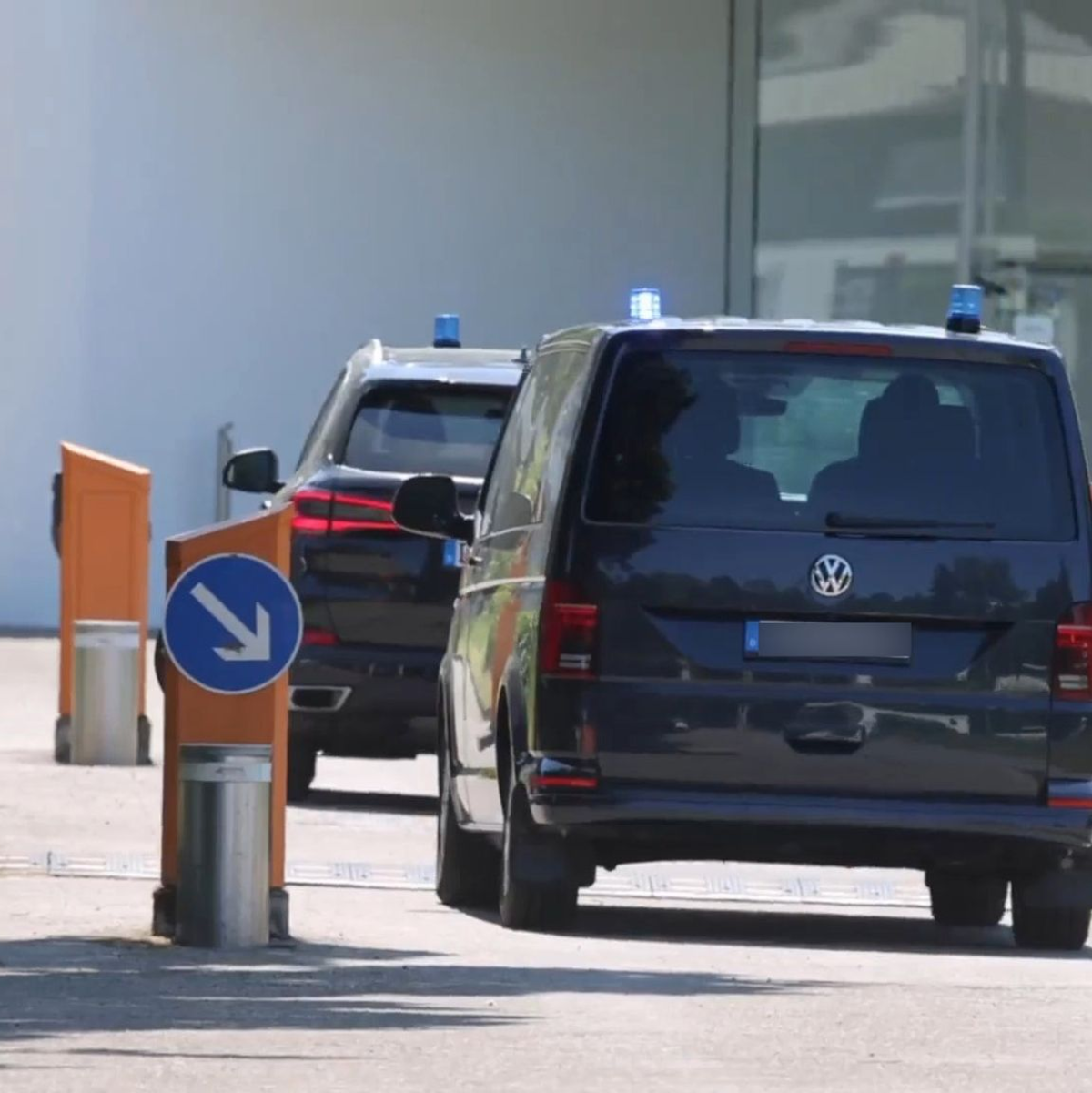 Insgesamt wurden vier Männer festgenommen. - Foto: Philipp von Ditfurth/dpa