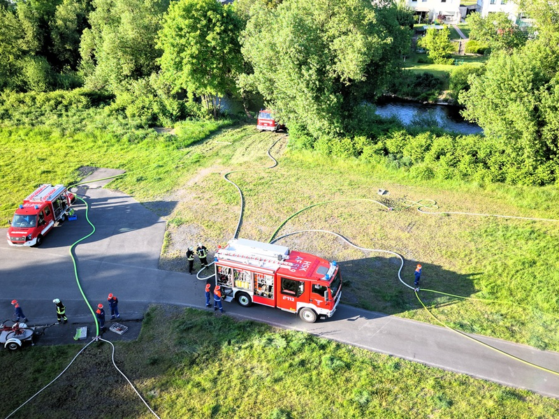 FW-AR: Jugendfeuerwehr simuliert Vegetationsbrandbekämpfung - Foto: presseportal.de