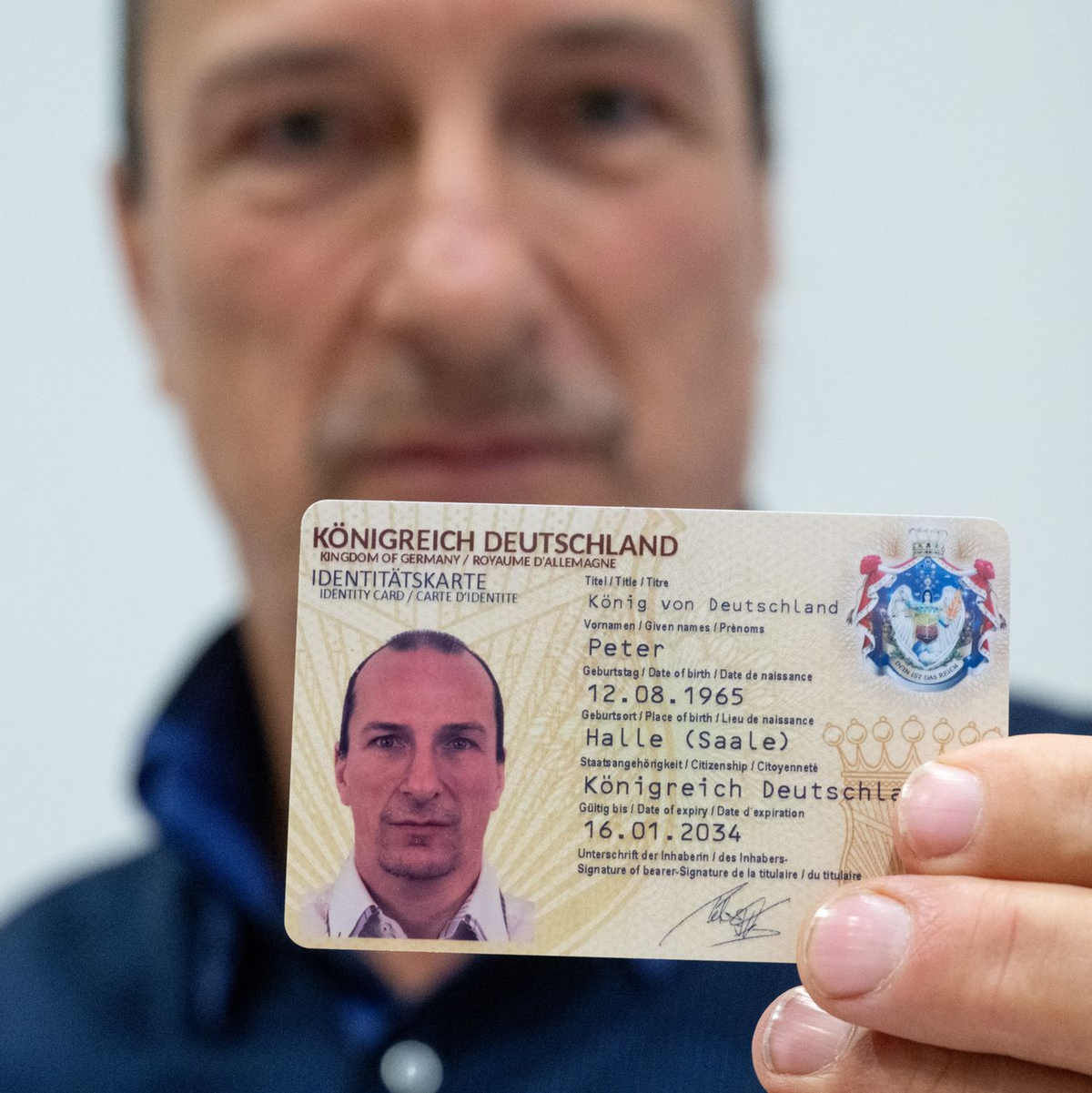 Der Verein habe von seinen Anhängern «ganz erhebliche Vermögenswerte» erlangt, heißt es im Verfassungsschutzbericht für das Jahr 2023. (Archivbild) - Foto: Hendrik Schmidt/dpa