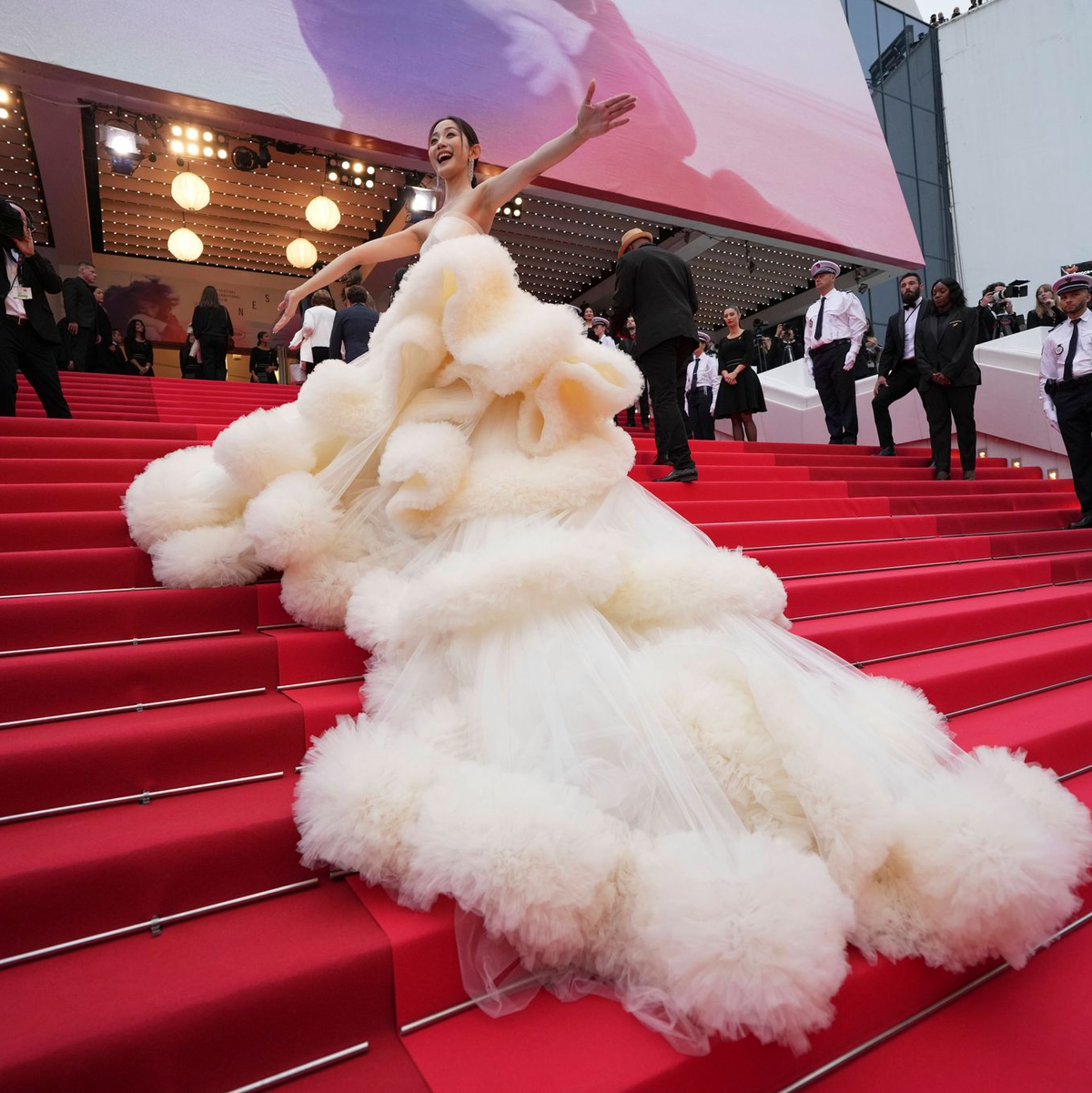 Mut zur Schleppe hatten auch in diesem Jahr einige Gäste. - Foto: Natacha Pisarenko/Invision/AP/dpa